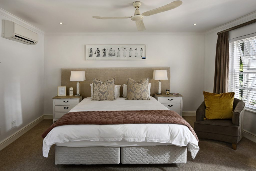 clean Airbnb bedroom